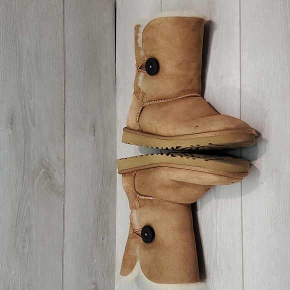 Ugg Australia Women 5803 Ankle Chestnut Sheepskin II Button Boots shoes sz 8 - Picture 11 of 16